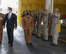 O governador Carlos Massa Ratinho Junior participou nesta sexta-feira (29) da troca do comando-geral do Corpo de Bombeiros do Paraná. Depois de dois anos como comandante, o coronel Samuel Prestes dá lugar ao coronel Gerson Gross, que até então respondia pelo comando da Academia Policial Militar do Guatupê.  -  Curitiba, 29/01/2021  -  Foto: Jonathan Campos/AEN