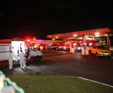 O Governo do Paraná recebe 14 pacientes com Covid-19, neste domingo (31), transferidos de Manaus (AM), Região Norte do País.  Apos o desembarque  no Aeroporto Internacional Afonso Pena, em São José dos Pinhais, eles serão encaminhados para tratamento no Hospital do Rocio, em Campo Largo.31/01/2021 - Foto: Geraldo Bubniak/AEN