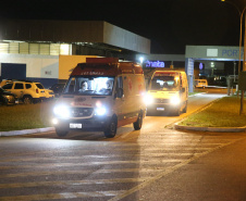 O Governo do Paraná recebe 14 pacientes com Covid-19, neste domingo (31), transferidos de Manaus (AM), Região Norte do País.  Apos o desembarque  no Aeroporto Internacional Afonso Pena, em São José dos Pinhais, eles serão encaminhados para tratamento no Hospital do Rocio, em Campo Largo.31/01/2021 - Foto: Geraldo Bubniak/AEN