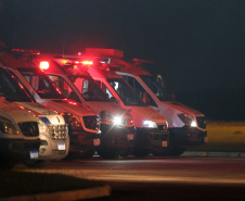 O Governo do Paraná recebe 14 pacientes com Covid-19, neste domingo (31), transferidos de Manaus (AM), Região Norte do País.  Apos o desembarque  no Aeroporto Internacional Afonso Pena, em São José dos Pinhais, eles serão encaminhados para tratamento no Hospital do Rocio, em Campo Largo.31/01/2021 - Foto: Geraldo Bubniak/AEN