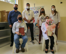 A vacinação contra a Covid-19 foi iniciada no Complexo Médico Penal (CMP), em Pinhais, na última semana. Os imunizantes CoronaVac, produzidos pelo Instituto Butantan em parceria com a farmacêutica Sinovac, foram aplicados pela Secretaria Municipal da Saúde de Pinhais em profissionais da saúde que atuam na unidade do Departamento Penitenciário do Paraná (Depen/PR).  -  Foto: Depen/PR