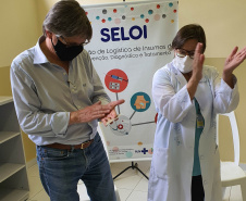 A vacinação contra a Covid-19 foi iniciada no Complexo Médico Penal (CMP), em Pinhais, na última semana. Os imunizantes CoronaVac, produzidos pelo Instituto Butantan em parceria com a farmacêutica Sinovac, foram aplicados pela Secretaria Municipal da Saúde de Pinhais em profissionais da saúde que atuam na unidade do Departamento Penitenciário do Paraná (Depen/PR).  -  Foto: Depen/PR
