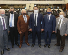 O governador Carlos Massa Ratinho Junior participou nesta segunda-feira (1º) da posse da nova Mesa Diretora da Assembleia Legislativa do Paraná para o biênio 2021/2022. Será a 19ª Legislatura da Casa e a quarta presidência consecutiva do deputado estadual Ademar Traiano.
Foto:Jonathan Campos/AEN