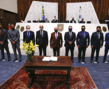 O governador Carlos Massa Ratinho Junior participou nesta segunda-feira (1º) da posse da nova Mesa Diretora da Assembleia Legislativa do Paraná para o biênio 2021/2022. Será a 19ª Legislatura da Casa e a quarta presidência consecutiva do deputado estadual Ademar Traiano.
Foto:Jonathan Campos/AEN