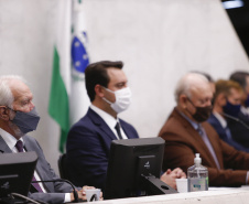 O governador Carlos Massa Ratinho Junior participou nesta segunda-feira (1º) da posse da nova Mesa Diretora da Assembleia Legislativa do Paraná para o biênio 2021/2022. Será a 19ª Legislatura da Casa e a quarta presidência consecutiva do deputado estadual Ademar Traiano.
Foto:Jonathan Campos/AEN