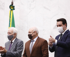 O governador Carlos Massa Ratinho Junior participou nesta segunda-feira (1º) da posse da nova Mesa Diretora da Assembleia Legislativa do Paraná para o biênio 2021/2022. Será a 19ª Legislatura da Casa e a quarta presidência consecutiva do deputado estadual Ademar Traiano.
Foto:Jonathan Campos/AEN
