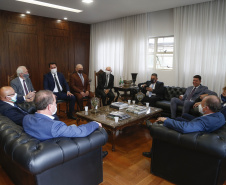 O governador Carlos Massa Ratinho Junior participou nesta segunda-feira (1º) da posse da nova Mesa Diretora da Assembleia Legislativa do Paraná para o biênio 2021/2022. Será a 19ª Legislatura da Casa e a quarta presidência consecutiva do deputado estadual Ademar Traiano.
Foto:Jonathan Campos/AEN