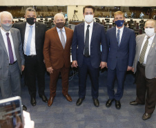 O governador Carlos Massa Ratinho Junior participou nesta segunda-feira (1º) da posse da nova Mesa Diretora da Assembleia Legislativa do Paraná para o biênio 2021/2022. Será a 19ª Legislatura da Casa e a quarta presidência consecutiva do deputado estadual Ademar Traiano.
Foto:Jonathan Campos/AEN