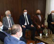 O governador Carlos Massa Ratinho Junior participou nesta segunda-feira (1º) da posse da nova Mesa Diretora da Assembleia Legislativa do Paraná para o biênio 2021/2022. Será a 19ª Legislatura da Casa e a quarta presidência consecutiva do deputado estadual Ademar Traiano.
Foto:Jonathan Campos/AEN