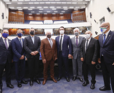 O governador Carlos Massa Ratinho Junior participou nesta segunda-feira (1º) da posse da nova Mesa Diretora da Assembleia Legislativa do Paraná para o biênio 2021/2022. Será a 19ª Legislatura da Casa e a quarta presidência consecutiva do deputado estadual Ademar Traiano.
Foto:Jonathan Campos/AEN