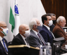 O governador Carlos Massa Ratinho Junior participou nesta segunda-feira (1º) da posse da nova Mesa Diretora da Assembleia Legislativa do Paraná para o biênio 2021/2022. Será a 19ª Legislatura da Casa e a quarta presidência consecutiva do deputado estadual Ademar Traiano.
Foto:Jonathan Campos/AEN