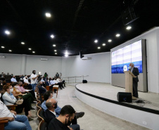 Foz do Iguaçu e Cascavel, no Oeste do Estado, agora têm representações locais da Invest Paraná, agência do promoção e prospecção de novos negócios e investimentos no Estado. A oficialização dessas novas representações foi feita pelo vice-governador Darci Piana nesta quinta-feira (4). Ele assinou termos de cooperação com representantes dos dois municípios.Foto: Camila Tonett