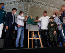 Uma área de maide de 86 mil metros quadrados será referência na formação e no treinamento de atletas no Paraná, desde a base até os de alto rendimento. O presidente Jair Bolsonaro e o governador Carlos Massa Ratinho Junior inauguraram nesta quinta-feira (4) o Centro Nacional de Treinamento de Atletismo (CNTA), um dos mais completos centros de excelência do País em iniciação esportiva, localizado em Cascavel, no Oeste do Estado.Foto Gilson Abreu/AEN
