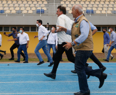 Uma área de maide de 86 mil metros quadrados será referência na formação e no treinamento de atletas no Paraná, desde a base até os de alto rendimento. O presidente Jair Bolsonaro e o governador Carlos Massa Ratinho Junior inauguraram nesta quinta-feira (4) o Centro Nacional de Treinamento de Atletismo (CNTA), um dos mais completos centros de excelência do País em iniciação esportiva, localizado em Cascavel, no Oeste do Estado.Foto Gilson Abreu/AEN