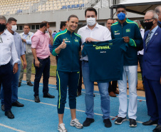 Uma área de maide de 86 mil metros quadrados será referência na formação e no treinamento de atletas no Paraná, desde a base até os de alto rendimento. O presidente Jair Bolsonaro e o governador Carlos Massa Ratinho Junior inauguraram nesta quinta-feira (4) o Centro Nacional de Treinamento de Atletismo (CNTA), um dos mais completos centros de excelência do País em iniciação esportiva, localizado em Cascavel, no Oeste do Estado.Foto Gilson Abreu/AEN