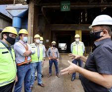 O Grupo de Trabalho do Plano Estadual Ferroviário (GT Ferrovias) realizou, nesta terça-feira (9), a primeira visita técnica ao Porto de Paranaguá. In loco, a comitiva conheceu os projetos que a Portos do Paraná desenvolve para aumentar a participação dessa matriz modal no transporte de carga. A pauta do encontro foi a importância da integração. Imagens: Claudio Neves/Portos do Paraná