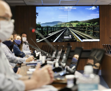 O Grupo de Trabalho do Plano Estadual Ferroviário (GT Ferrovias) realizou, nesta terça-feira (9), a primeira visita técnica ao Porto de Paranaguá. In loco, a comitiva conheceu os projetos que a Portos do Paraná desenvolve para aumentar a participação dessa matriz modal no transporte de carga. A pauta do encontro foi a importância da integração. Imagens: Claudio Neves/Portos do Paraná