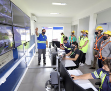 O Grupo de Trabalho do Plano Estadual Ferroviário (GT Ferrovias) realizou, nesta terça-feira (9), a primeira visita técnica ao Porto de Paranaguá. In loco, a comitiva conheceu os projetos que a Portos do Paraná desenvolve para aumentar a participação dessa matriz modal no transporte de carga. A pauta do encontro foi a importância da integração. Imagens: Claudio Neves/Portos do Paraná