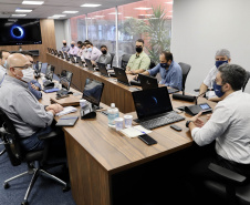 O Grupo de Trabalho do Plano Estadual Ferroviário (GT Ferrovias) realizou, nesta terça-feira (9), a primeira visita técnica ao Porto de Paranaguá. In loco, a comitiva conheceu os projetos que a Portos do Paraná desenvolve para aumentar a participação dessa matriz modal no transporte de carga. A pauta do encontro foi a importância da integração. Imagens: Claudio Neves/Portos do Paraná