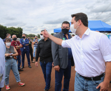 O governador Carlos Massa Ratinho Junior participa nesta quinta-feira (11) da entrega da primeira parte da duplicação da PR-323 entre Doutor Camargo e Paiçandu, na região Noroeste. O investimento por parte do Governo do Estado em toda a obra é de R$ 78,7 milhões. 11/02/2021 - Foto: Geraldo Bubniak/AEN