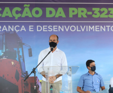 O governador Carlos Massa Ratinho Junior participa nesta quinta-feira (11) da entrega da primeira parte da duplicação da PR-323 entre Doutor Camargo e Paiçandu, na região Noroeste. O investimento por parte do Governo do Estado em toda a obra é de R$ 78,7 milhões. 11/02/2021 - Foto: Geraldo Bubniak/AEN