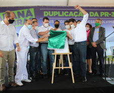 O governador Carlos Massa Ratinho Junior participa nesta quinta-feira (11) da entrega da primeira parte da duplicação da PR-323 entre Doutor Camargo e Paiçandu, na região Noroeste. O investimento por parte do Governo do Estado em toda a obra é de R$ 78,7 milhões. 11/02/2021 - Foto: Geraldo Bubniak/AEN