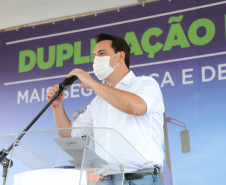 O governador Carlos Massa Ratinho Junior participa nesta quinta-feira (11) da entrega da primeira parte da duplicação da PR-323 entre Doutor Camargo e Paiçandu, na região Noroeste. O investimento por parte do Governo do Estado em toda a obra é de R$ 78,7 milhões. 11/02/2021 - Foto: Geraldo Bubniak/AEN