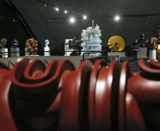 Últimos dias para ver no MON a exposição do britânico Tony Cragg. -Foto : Jonathan Campos / AEN