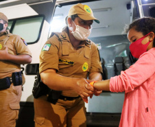 O balanço da Polícia Militar do Paraná sobre os cinco dias de Carnaval no Litoral aponta a redução dos principais crimes. O comparativo com o mesmo período do ano anterior indica que os roubos caíram 48,2% (de 29 foi para 15), os furtos reduziram 64,7% (de 153 casos para 54) e as ocorrências de perturbação do sossego diminuíram 18,7% (de 64 para 52). Foto:PMPR