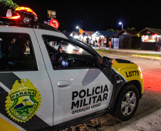 O balanço da Polícia Militar do Paraná sobre os cinco dias de Carnaval no Litoral aponta a redução dos principais crimes. O comparativo com o mesmo período do ano anterior indica que os roubos caíram 48,2% (de 29 foi para 15), os furtos reduziram 64,7% (de 153 casos para 54) e as ocorrências de perturbação do sossego diminuíram 18,7% (de 64 para 52). Foto:PMPR