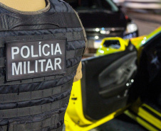 O balanço da Polícia Militar do Paraná sobre os cinco dias de Carnaval no Litoral aponta a redução dos principais crimes. O comparativo com o mesmo período do ano anterior indica que os roubos caíram 48,2% (de 29 foi para 15), os furtos reduziram 64,7% (de 153 casos para 54) e as ocorrências de perturbação do sossego diminuíram 18,7% (de 64 para 52). Foto:PMPR