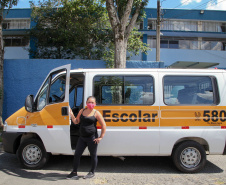 Governo do Paraná Através da Fomento Paraná Libera Recursos para Transportes Escolares. Greicy Kelly Ferreira tem uma van escolar e presta serviço para pais e alunos da rede estadual e municipal em Curitiba. - Curitiba, 17/02/2021  -   Foto: Ari Dias/AEN