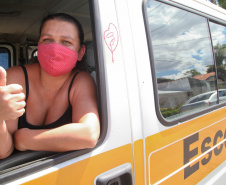 Governo do Paraná Através da Fomento Paraná Libera Recursos para Transportes Escolares. Greicy Kelly Ferreira tem uma van escolar e presta serviço para pais e alunos da rede estadual e municipal em Curitiba. - Curitiba, 17/02/2021  -   Foto: Ari Dias/AEN