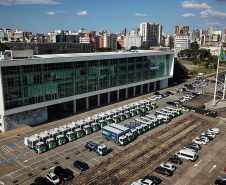 O governador Carlos Massa Ratinho Junior entregou nesta quarta-feira (24) 29 veículos para ações de sustentabilidade em 27 municípios paranaenses, além de um caminhão-pipa para uso exclusivo da Defesa Civil do Paraná. São ao todo 11 caminhões-pipa, 17 caminhões compactadores de lixo e dois caminhões de coleta seletiva. -  Curitiba, 24/02/2021  -  Foto: José Fernando Ogura/AEN