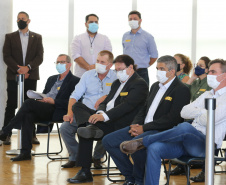 O governador Carlos Massa Ratinho Junior entrega   nesta quarta-feira (24),  29 Caminhões Pipa, Compactadores de Lixo e ColetaSeletiva,  acompanhado  do Secretário do Desenvolvimento Sustentável e do Turismo,  Marcio Nunes do Secretaria de Estado da Administração e Previdência, Marcel Micheletto   e do chefe da Casa Civil, Guto Silva.  Curitiba, 24/02/2021. Foto: Geraldo Bubniak/AEN