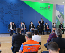 O governador Carlos Massa Ratinho Junior entrega   nesta quarta-feira (24),  29 Caminhões Pipa, Compactadores de Lixo e ColetaSeletiva,  acompanhado  do Secretário do Desenvolvimento Sustentável e do Turismo,  Marcio Nunes do Secretaria de Estado da Administração e Previdência, Marcel Micheletto   e do chefe da Casa Civil, Guto Silva.  Curitiba, 24/02/2021. Foto: Geraldo Bubniak/AEN
