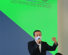 O governador Carlos Massa Ratinho Junior entrega   nesta quarta-feira (24),  29 Caminhões Pipa, Compactadores de Lixo e ColetaSeletiva,  acompanhado  do Secretário do Desenvolvimento Sustentável e do Turismo,  Marcio Nunes do Secretaria de Estado da Administração e Previdência, Marcel Micheletto   e do chefe da Casa Civil, Guto Silva.  Curitiba, 24/02/2021. Foto: Geraldo Bubniak/AEN