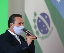 O governador Carlos Massa Ratinho Junior entrega   nesta quarta-feira (24),  29 Caminhões Pipa, Compactadores de Lixo e ColetaSeletiva,  acompanhado  do Secretário do Desenvolvimento Sustentável e do Turismo,  Marcio Nunes do Secretaria de Estado da Administração e Previdência, Marcel Micheletto   e do chefe da Casa Civil, Guto Silva.  Curitiba, 24/02/2021. Foto: Geraldo Bubniak/AEN