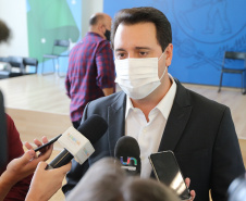 O governador Carlos Massa Ratinho Junior entrega   nesta quarta-feira (24),  29 Caminhões Pipa, Compactadores de Lixo e ColetaSeletiva,  acompanhado  do Secretário do Desenvolvimento Sustentável e do Turismo,  Marcio Nunes do Secretaria de Estado da Administração e Previdência, Marcel Micheletto   e do chefe da Casa Civil, Guto Silva.  Curitiba, 24/02/2021. Foto: Geraldo Bubniak/AEN