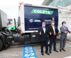 O governador Carlos Massa Ratinho Junior entrega   nesta quarta-feira (24),  29 Caminhões Pipa, Compactadores de Lixo e ColetaSeletiva,  acompanhado  do Secretário do Desenvolvimento Sustentável e do Turismo,  Marcio Nunes do Secretaria de Estado da Administração e Previdência, Marcel Micheletto   e do chefe da Casa Civil, Guto Silva.  Curitiba, 24/02/2021. Foto: Geraldo Bubniak/AEN