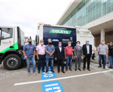 O governador Carlos Massa Ratinho Junior entrega   nesta quarta-feira (24),  29 Caminhões Pipa, Compactadores de Lixo e ColetaSeletiva,  acompanhado  do Secretário do Desenvolvimento Sustentável e do Turismo,  Marcio Nunes do Secretaria de Estado da Administração e Previdência, Marcel Micheletto   e do chefe da Casa Civil, Guto Silva.  Curitiba, 24/02/2021. Foto: Geraldo Bubniak/AEN