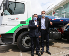 O governador Carlos Massa Ratinho Junior entrega   nesta quarta-feira (24),  29 Caminhões Pipa, Compactadores de Lixo e ColetaSeletiva,  acompanhado  do Secretário do Desenvolvimento Sustentável e do Turismo,  Marcio Nunes do Secretaria de Estado da Administração e Previdência, Marcel Micheletto   e do chefe da Casa Civil, Guto Silva.  Curitiba, 24/02/2021. Foto: Geraldo Bubniak/AEN