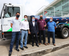 O governador Carlos Massa Ratinho Junior entrega   nesta quarta-feira (24),  29 Caminhões Pipa, Compactadores de Lixo e ColetaSeletiva,  acompanhado  do Secretário do Desenvolvimento Sustentável e do Turismo,  Marcio Nunes do Secretaria de Estado da Administração e Previdência, Marcel Micheletto   e do chefe da Casa Civil, Guto Silva.  Curitiba, 24/02/2021. Foto: Geraldo Bubniak/AEN