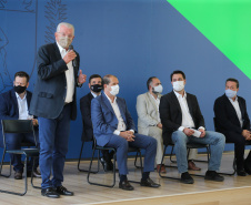 O governador Carlos Massa Ratinho Junior entrega   nesta quarta-feira (24),  29 Caminhões Pipa, Compactadores de Lixo e ColetaSeletiva,  acompanhado  do Secretário do Desenvolvimento Sustentável e do Turismo,  Marcio Nunes do Secretaria de Estado da Administração e Previdência, Marcel Micheletto   e do chefe da Casa Civil, Guto Silva.  Curitiba, 24/02/2021. Foto: Geraldo Bubniak/AEN