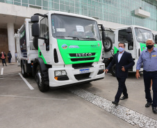 O governador Carlos Massa Ratinho Junior entrega   nesta quarta-feira (24),  29 Caminhões Pipa, Compactadores de Lixo e ColetaSeletiva,  acompanhado  do Secretário do Desenvolvimento Sustentável e do Turismo,  Marcio Nunes do Secretaria de Estado da Administração e Previdência, Marcel Micheletto   e do chefe da Casa Civil, Guto Silva.  Curitiba, 24/02/2021. Foto: Geraldo Bubniak/AEN