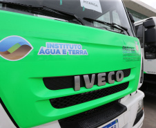 O governador Carlos Massa Ratinho Junior entrega   nesta quarta-feira (24),  29 Caminhões Pipa, Compactadores de Lixo e ColetaSeletiva,  acompanhado  do Secretário do Desenvolvimento Sustentável e do Turismo,  Marcio Nunes do Secretaria de Estado da Administração e Previdência, Marcel Micheletto   e do chefe da Casa Civil, Guto Silva.  Curitiba, 24/02/2021. Foto: Geraldo Bubniak/AEN