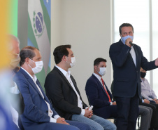 O governador Carlos Massa Ratinho Junior entrega   nesta quarta-feira (24),  29 Caminhões Pipa, Compactadores de Lixo e ColetaSeletiva,  acompanhado  do Secretário do Desenvolvimento Sustentável e do Turismo,  Marcio Nunes do Secretaria de Estado da Administração e Previdência, Marcel Micheletto   e do chefe da Casa Civil, Guto Silva.  Curitiba, 24/02/2021. Foto: Geraldo Bubniak/AEN