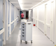 O Governo do Estado colaborou com uma nova ampliação do complexo Erasto Gaertner, em Curitiba. O hospital, referência nacional no atendimento oncológico, inaugurou nesta quarta-feira (24) o Centro de Hematologia e Transplante de Medula Óssea.   -  Curitiba, 24/02/2021  -  Foto: Alessandro Vieira/AEN
