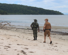 Comerciantes e turistas aprovam policiamento preventivo na Ilha do Mel  -  Curitiba, 24/02/2021  -  Foto: Divulgação PMPR
