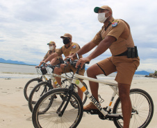 Comerciantes e turistas aprovam policiamento preventivo na Ilha do Mel  -  Curitiba, 24/02/2021  -  Foto: Divulgação PMPR